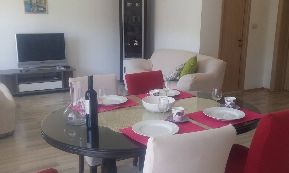 Marina Apartment | Two bedroom apartment with balcony Marina, Trogir (A-14258-a)