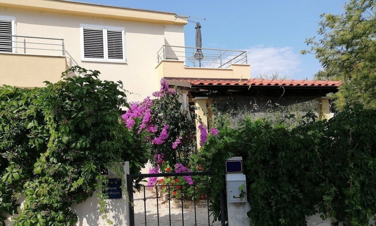 Cove Osibova (Milna) Apartment | Two bedroom apartment with terrace and sea view Cove Osibova, Brač (A-23774-b)
