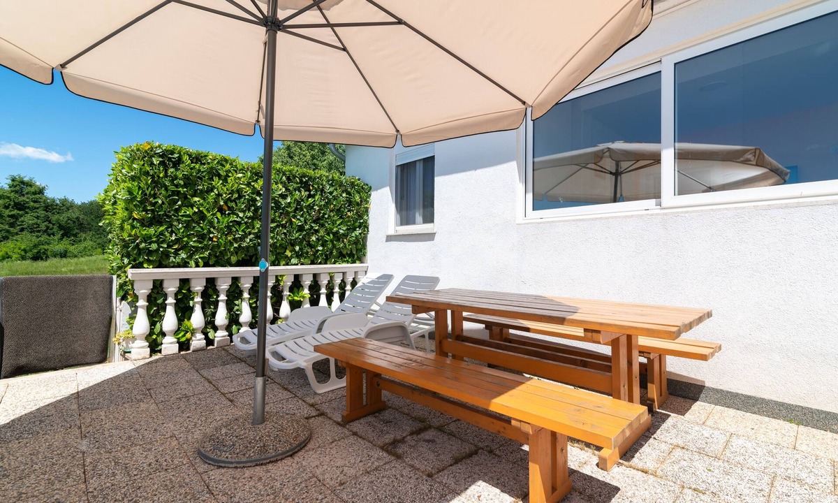 Cancini Apartment | Two bedroom apartment with a swimming pool Cancini, Poreč (A-24335-b)