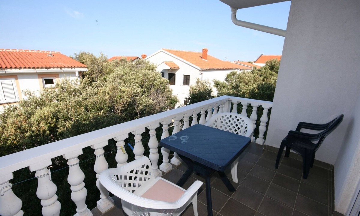 Mandre Apartment | Two bedroom apartment with terrace Mandre, Pag (A-6405-a)