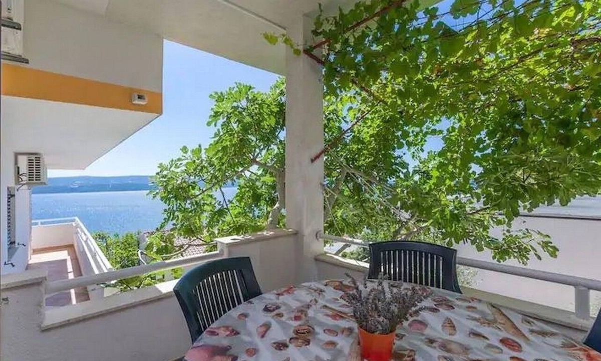 Ruskamen Apartment | Two bedroom apartment with terrace and sea view Lokva Rogoznica, Omiš (A-22069-b)