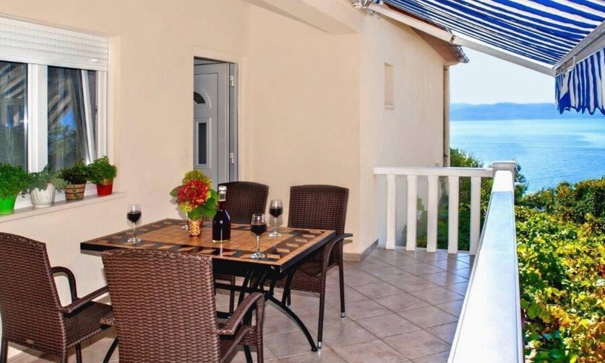 Pisak Apartment | Two bedroom apartment with terrace and sea view Pisak, Omiš (A-1004-c)