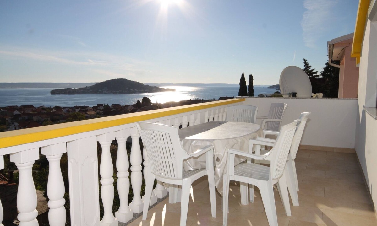 Preko Apartment | Two bedroom apartment with terrace and sea view Preko, Ugljan (A-8417-a)