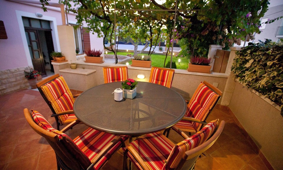 Preko Apartment | Two bedroom apartment with a swimming pool Preko, Ugljan (A-14163-b)