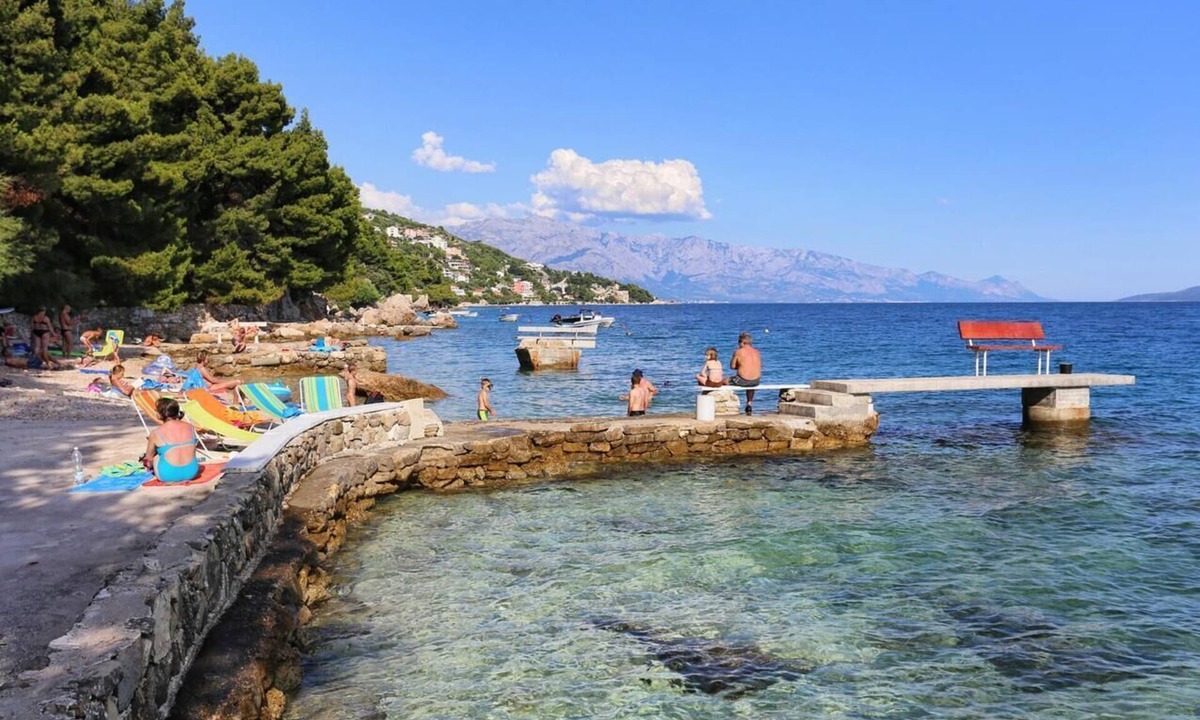 Stanici Apartment | Two bedroom apartment with balcony and sea view Stanići, Omiš (A-10350-a)