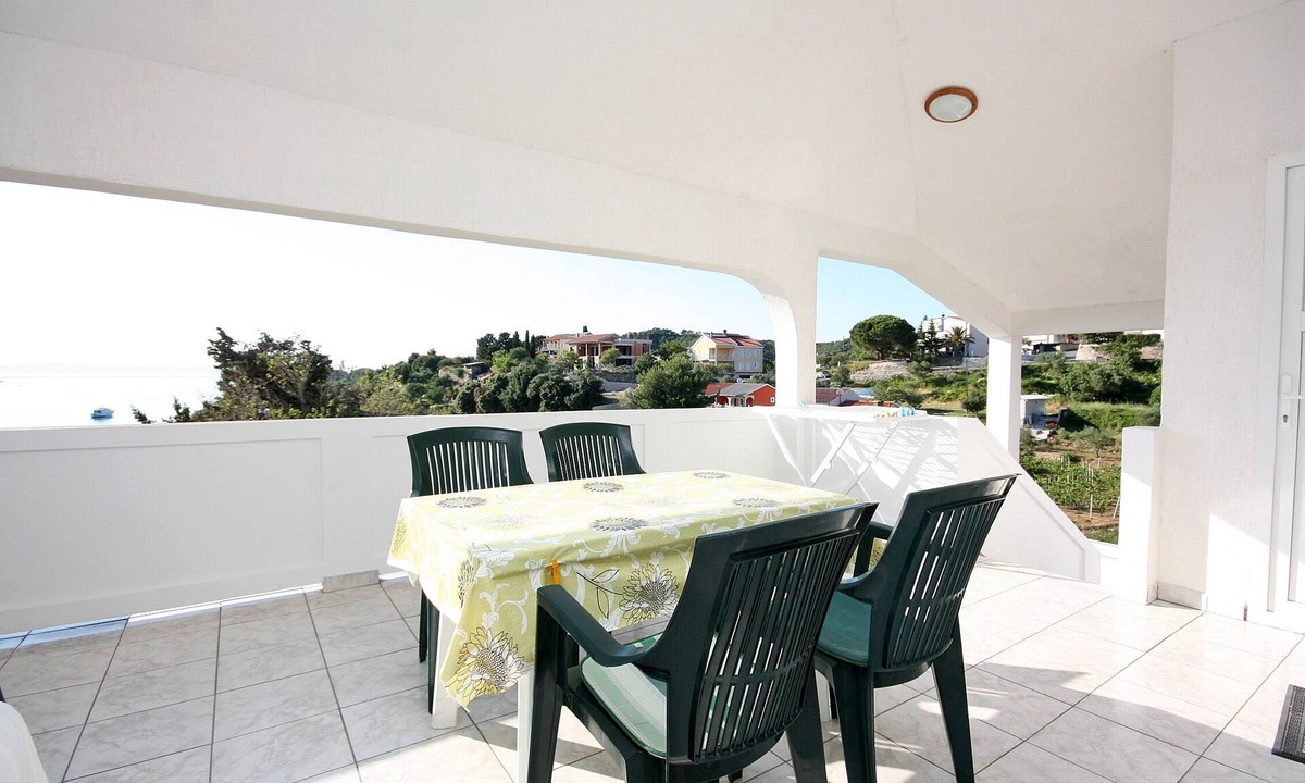 Kampor Apartment | Two bedroom apartment with terrace and sea view Kampor, Rab (A-5059-a)