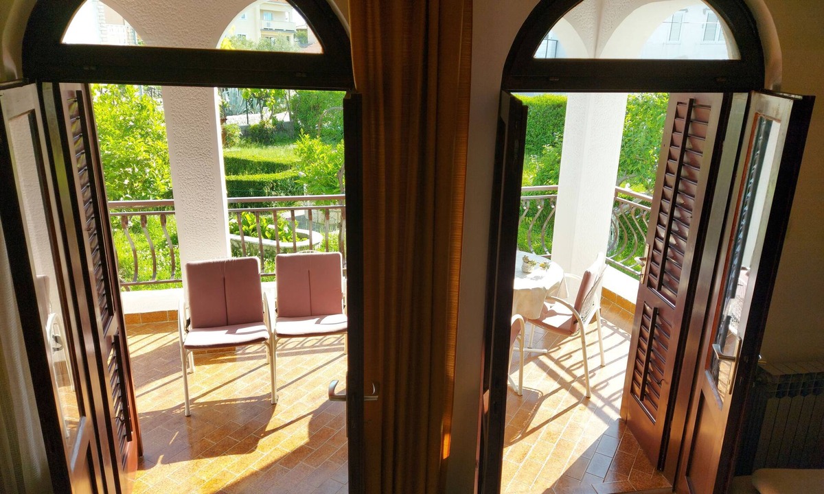 Palit Apartment | Two bedroom apartment with terrace Palit, Rab (A-15794-a)