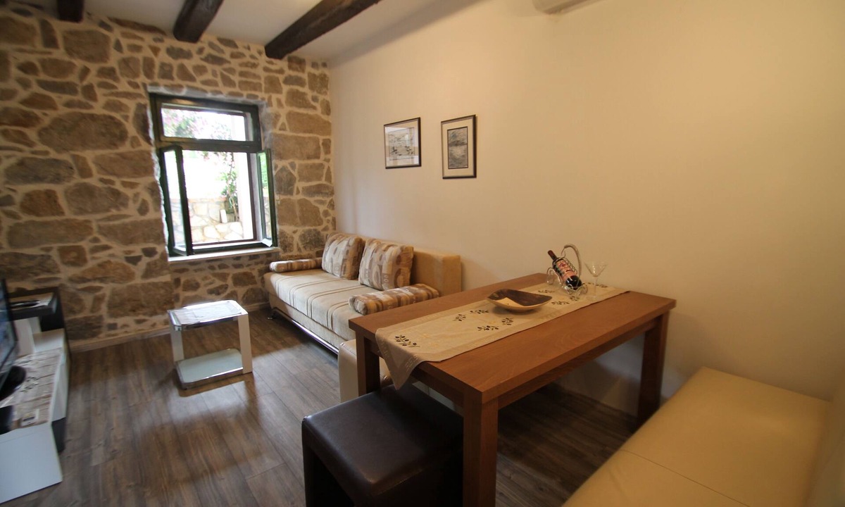 Kampor Apartment | Two bedroom apartment with a swimming pool Kampor, Rab (A-15518-b)