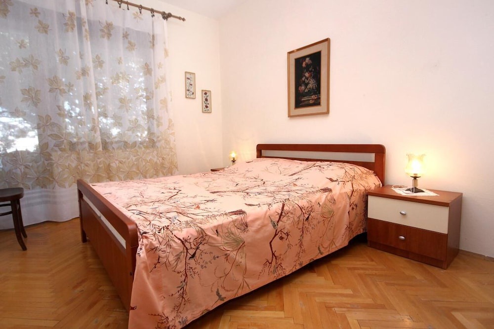 Businci Apartment | Two bedroom apartment with terrace and sea view Arbanija, Čiovo (A-9423-a)