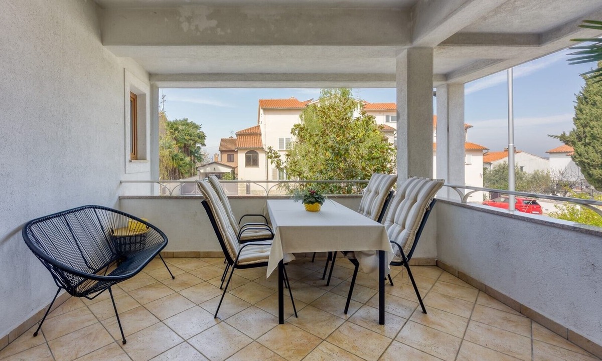 Spadici Apartment | Two-Bedroom Burin with Balcony