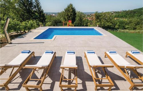 Zagreb House | Two-Bedroom Holiday Home In Zagreb