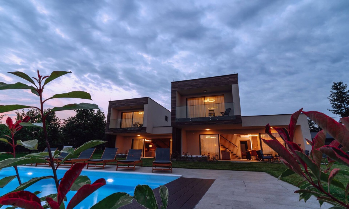 Oroslavje Villa | Two villas in Zagorje with jacuzzi, sauna, pool, and kids’ playground