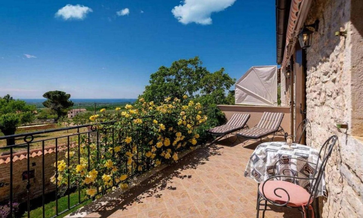 Kastelir House | Typical Istrian stone house,6 persons,beautiful panoramic view of the sea,garden