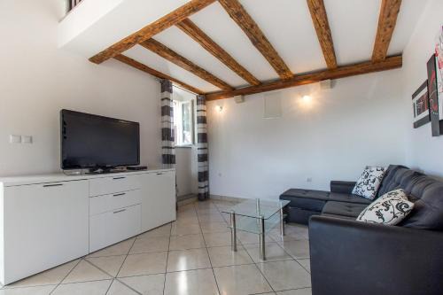 Cove Murtar Apartment | Ursula