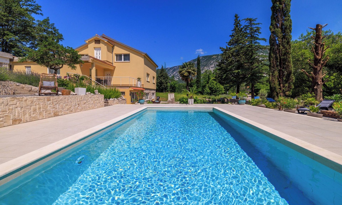 Tribalj Apartment | Vacation apartment for up to 6 people with pool and idyllic location
