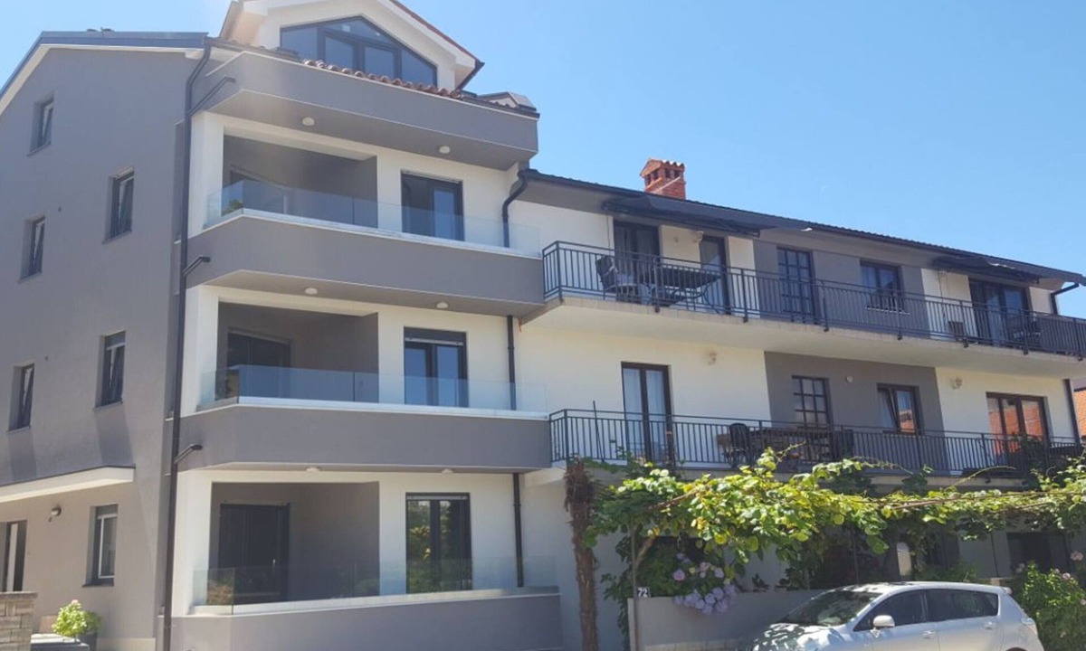Fazana House | Vacation apartment Magdalena * & boat, garden, quiet location, 150 m to the beach