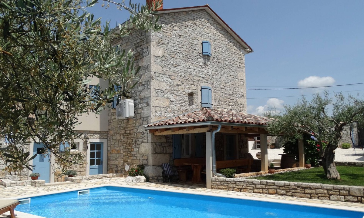 Selina House | Vacation home Andela near Porec - stone house with pool; ideal for families and dogs