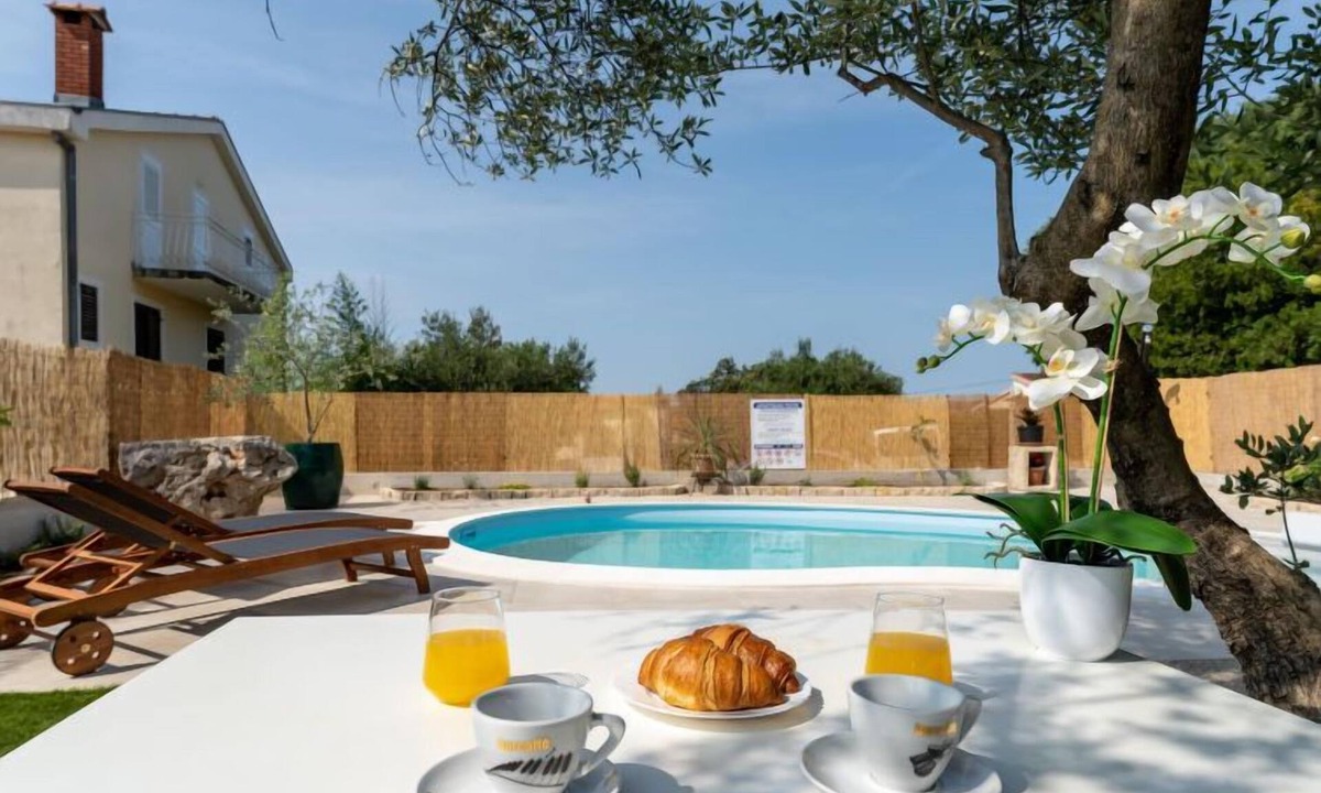 Sveti Filip i Jakov House | Vacation home Pacin by Interhome