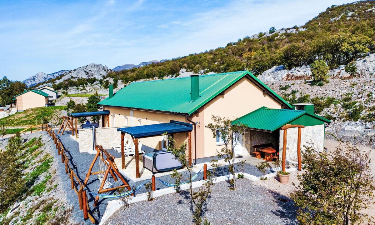 Karlobag House | Vacation home Lea by Interhome
