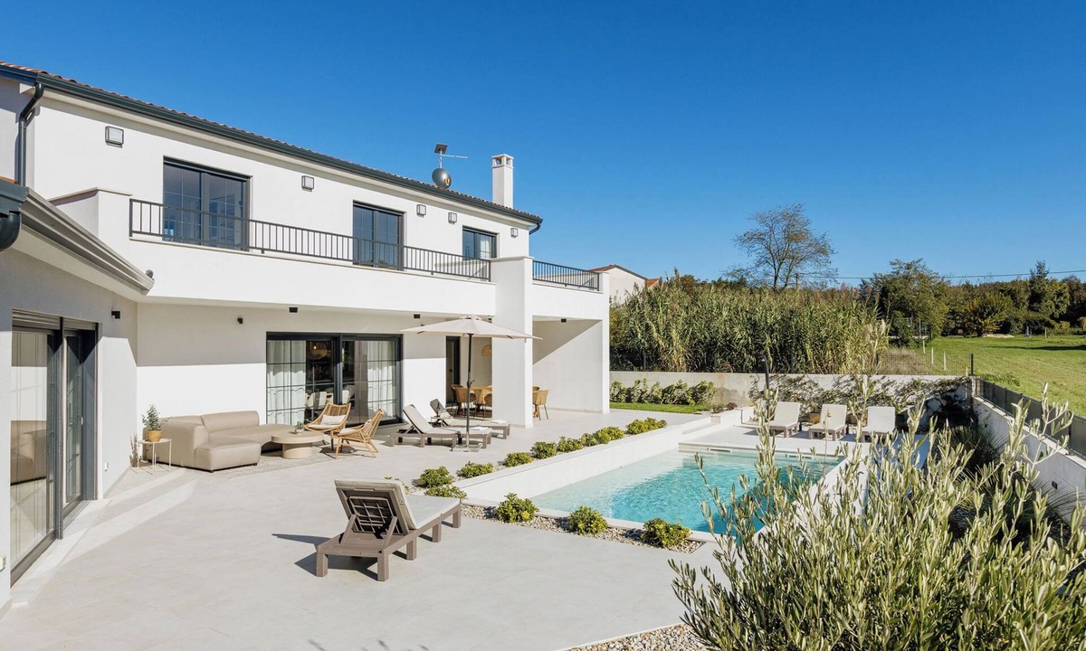Brtonigla House | Vacation home Nina by Interhome