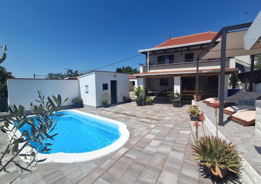 Ljubitovica Villa | Vacation house Luce with private pool near Trogir