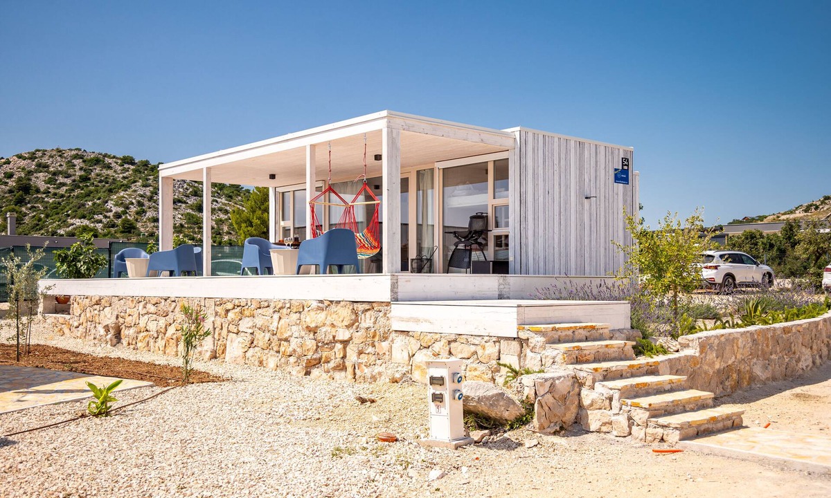 Drage Villa | Vanellus Villas Sleeps 6 with Parking
