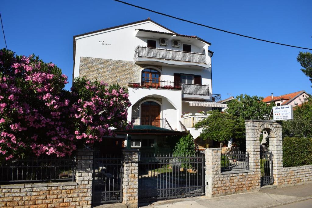 Sveti Filip i Jakov House | Vila Jelena - Studio apartments for 2 to 3 persons in Sv Filip i Jakov