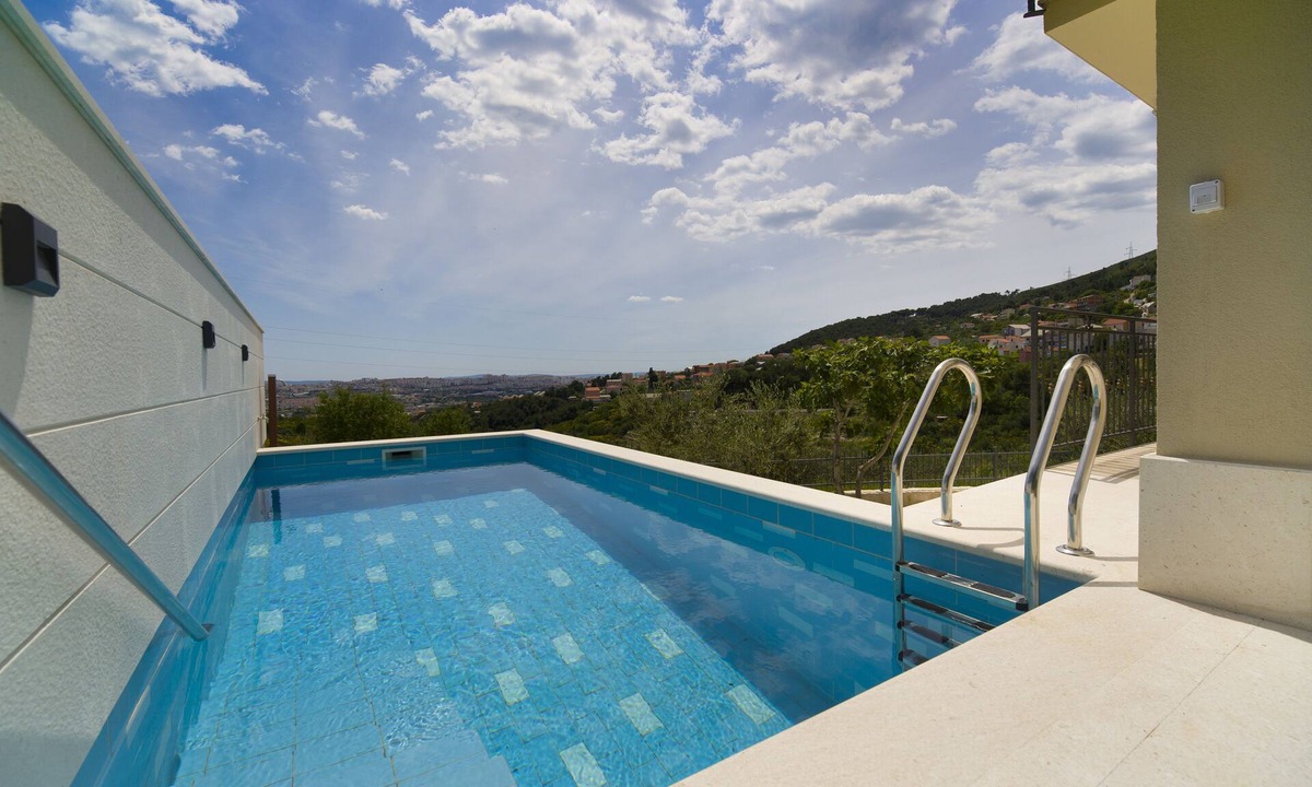 Solin Villa | Villa- 10 minutes drive to Split.