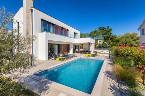 Kontesici Villa | Villa Abarica by Villsy - with heated pool, sauna, jacuzzi