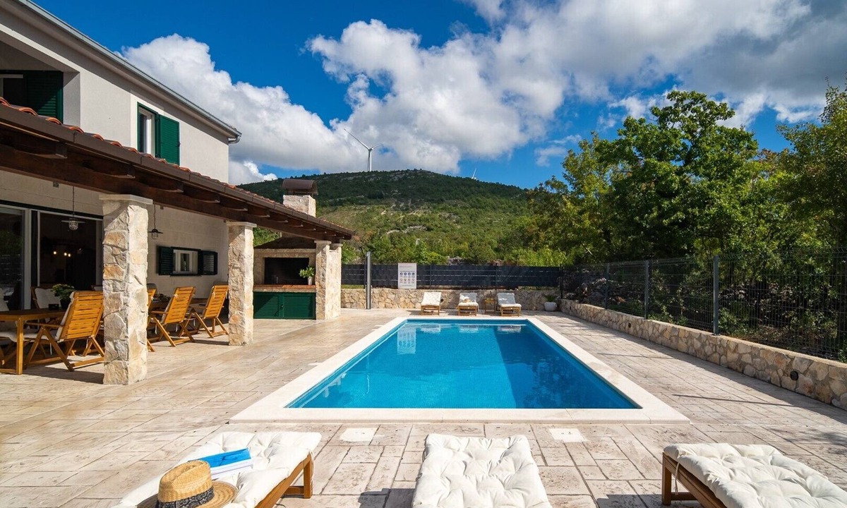 Marina Villa | *Villa Admiral: Your Idyllic Retreat in rural area of Trogir hinterland*