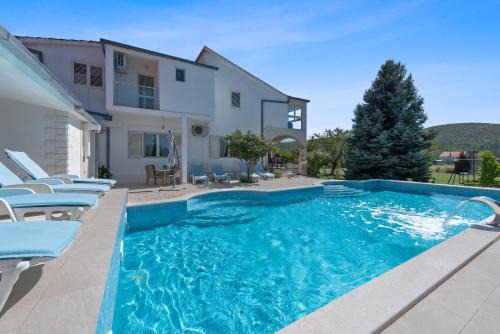 Neoric Villa | Villa Almas with swimming pool, tennis court, sauna, gym, grill house