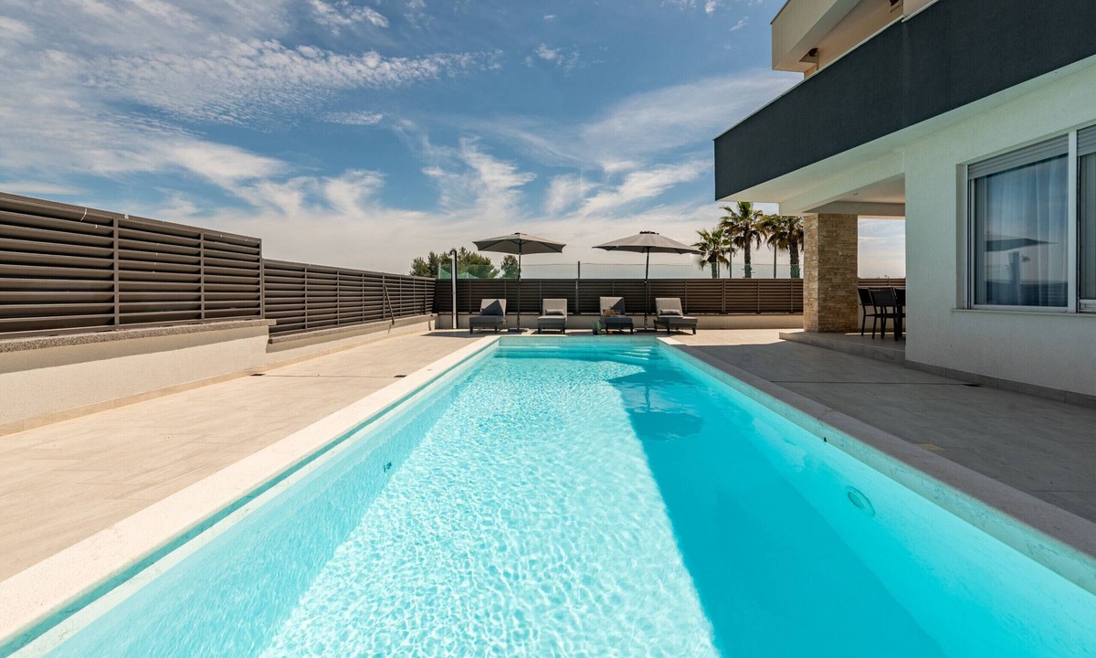 Poljica Villa | Villa Amfora for 12 guests with sauna, jacuzzi, tennis and heatedpool