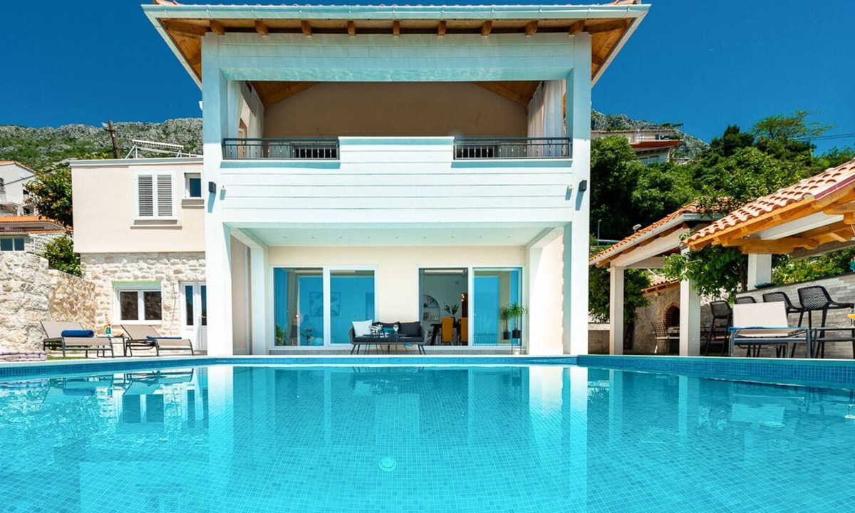 Zavrelje Villa | Villa Angeline - Three Bedroom Villa, Sleeps 6