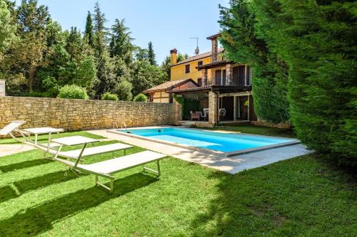Materada Villa | Villa Anthony with 3 br and private pool near Umag