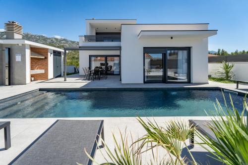 Seline Villa | Villa Atrio
