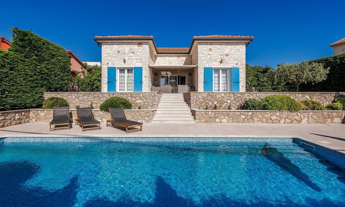 Malinska-Dubasnica Villa | Villa Augusta with Large Private Pool