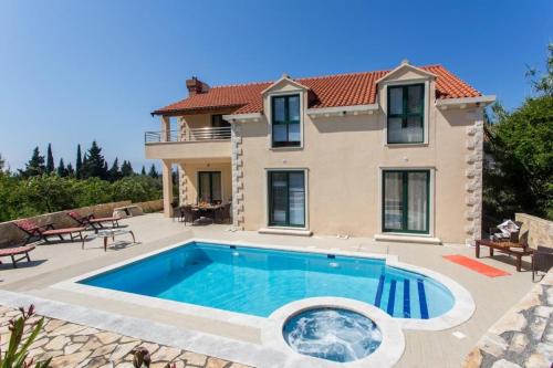 Brasina Villa | Villa Avoca