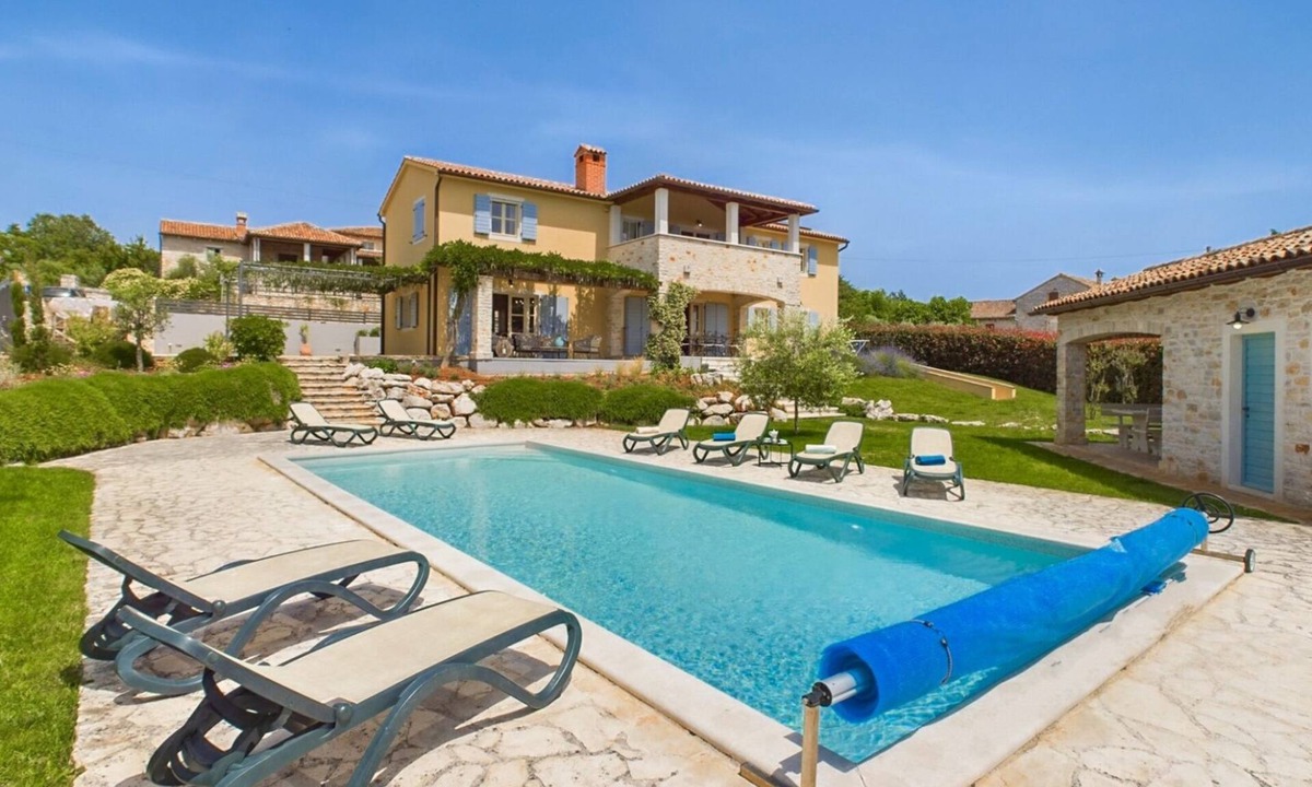 Heraki Villa | Villa Azzurra by Villas Guide