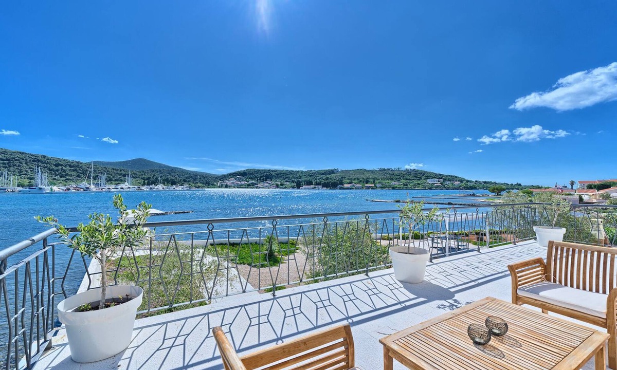 Sutomiscica Villa | Villa Blue Bay - beachfront villa with a pool for 10 guest on island Ugljan by MyWaycation