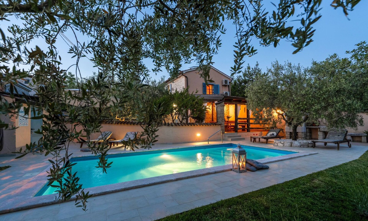 Dracevac Villa | Villa Casa Olga for 4-6 persons, with pool and a beautiful garden, near Porec