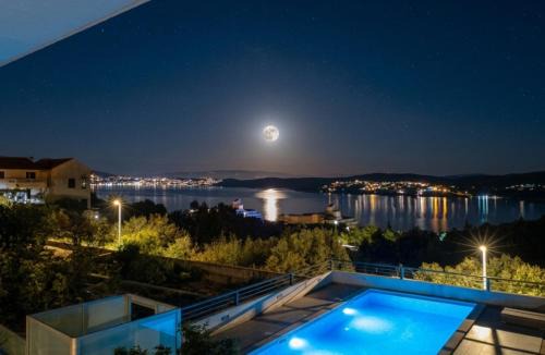 Seget Donji Apartment | Villa Confido - Luxury 3BR Apartment with Private Pool near Trogir