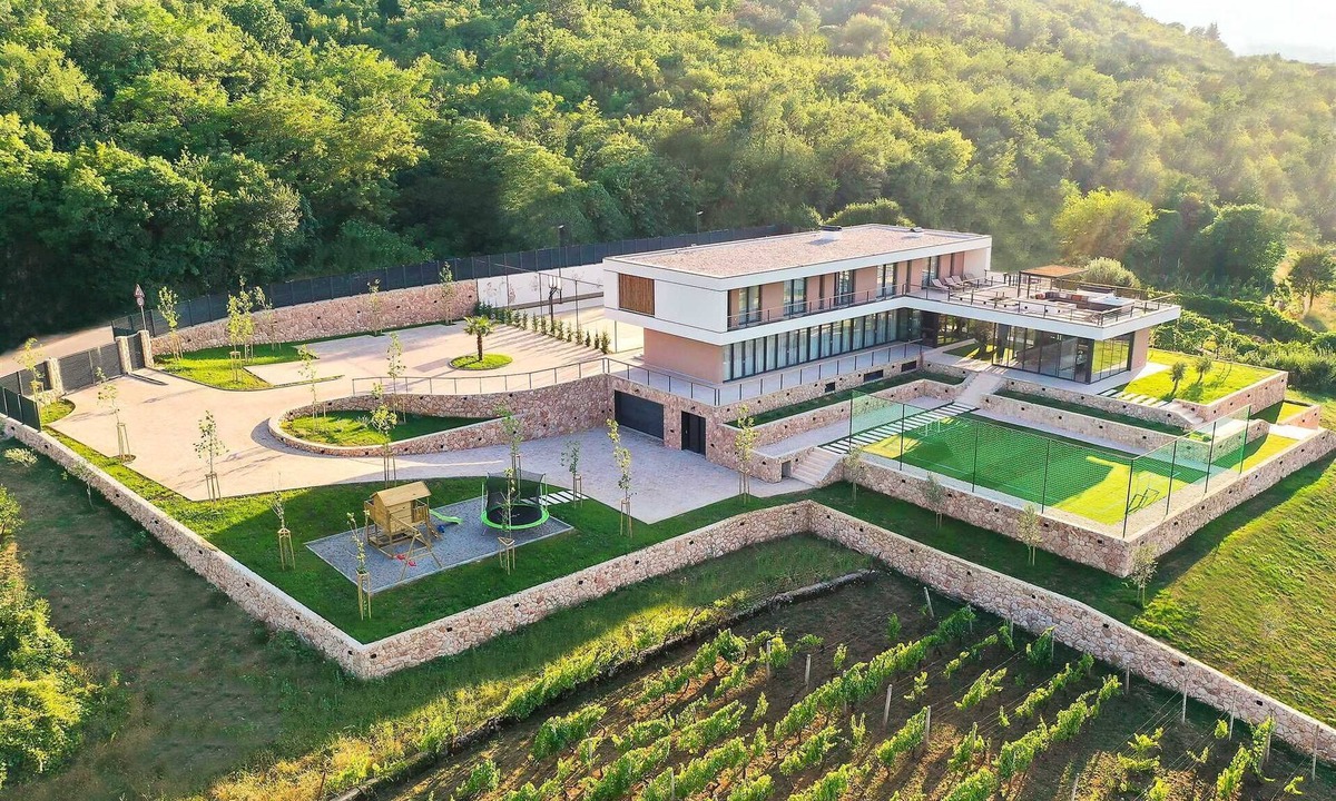 Podbablje Villa | Villa Excelsior with Conference Room and Family Suites for Groups up to 20 Guests