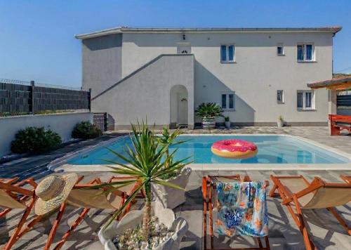 Seget Donji Villa | Villa Felicita with heated pool