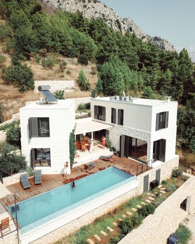 Mimice Villa | Villa FORTE-Exclusive Retreat, Heated Infinity Pool & Amazing Views