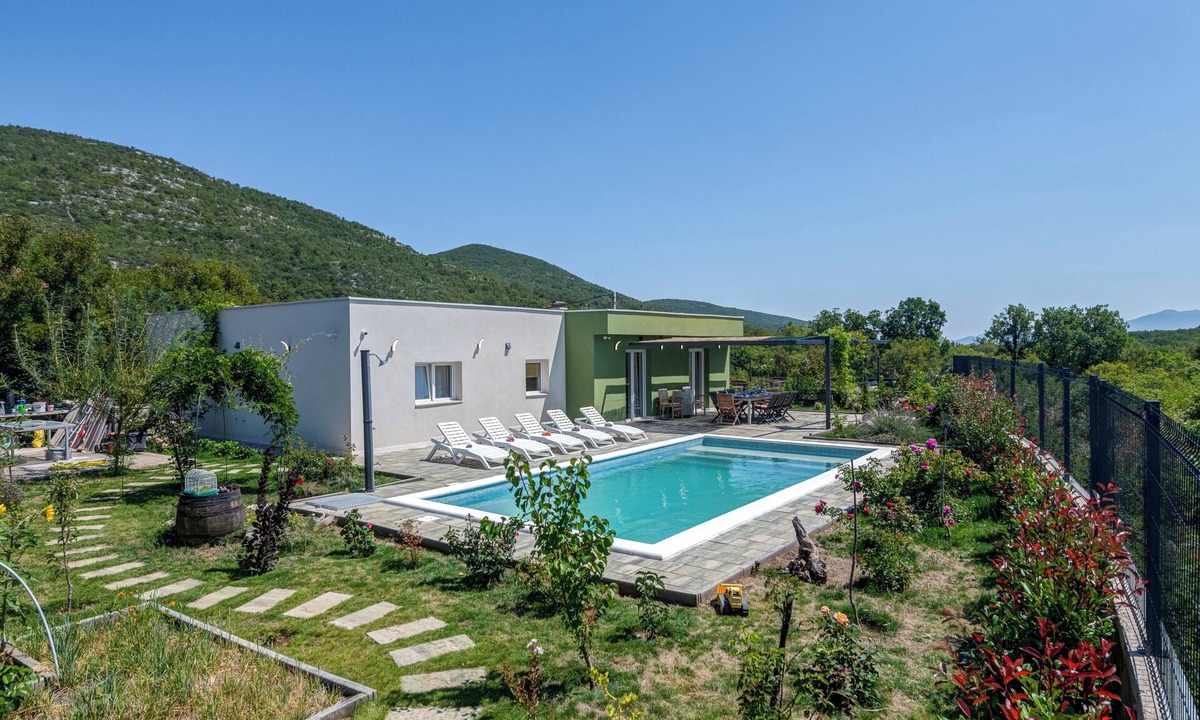 Central Dalmatia Villa | Villa Gariful, Sleeps 8 with Pool & Pet Friendly