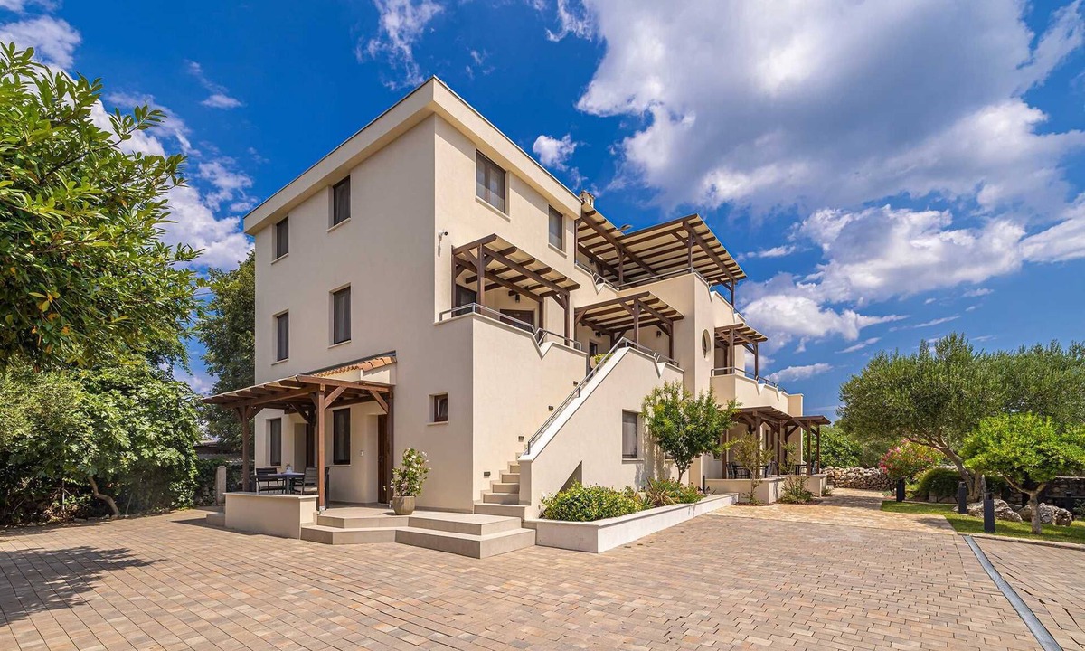 Linardici Apartment | Villa Haya - apartment LANTANA with heated pool