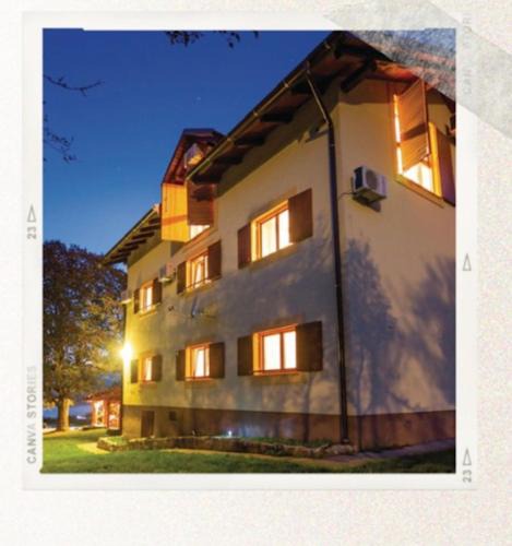 Plaski Villa | Villa Hills