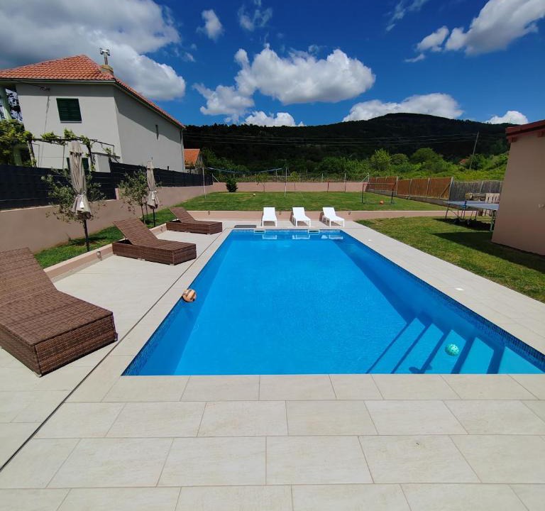 Neoric Villa | Villa Hirundinidae