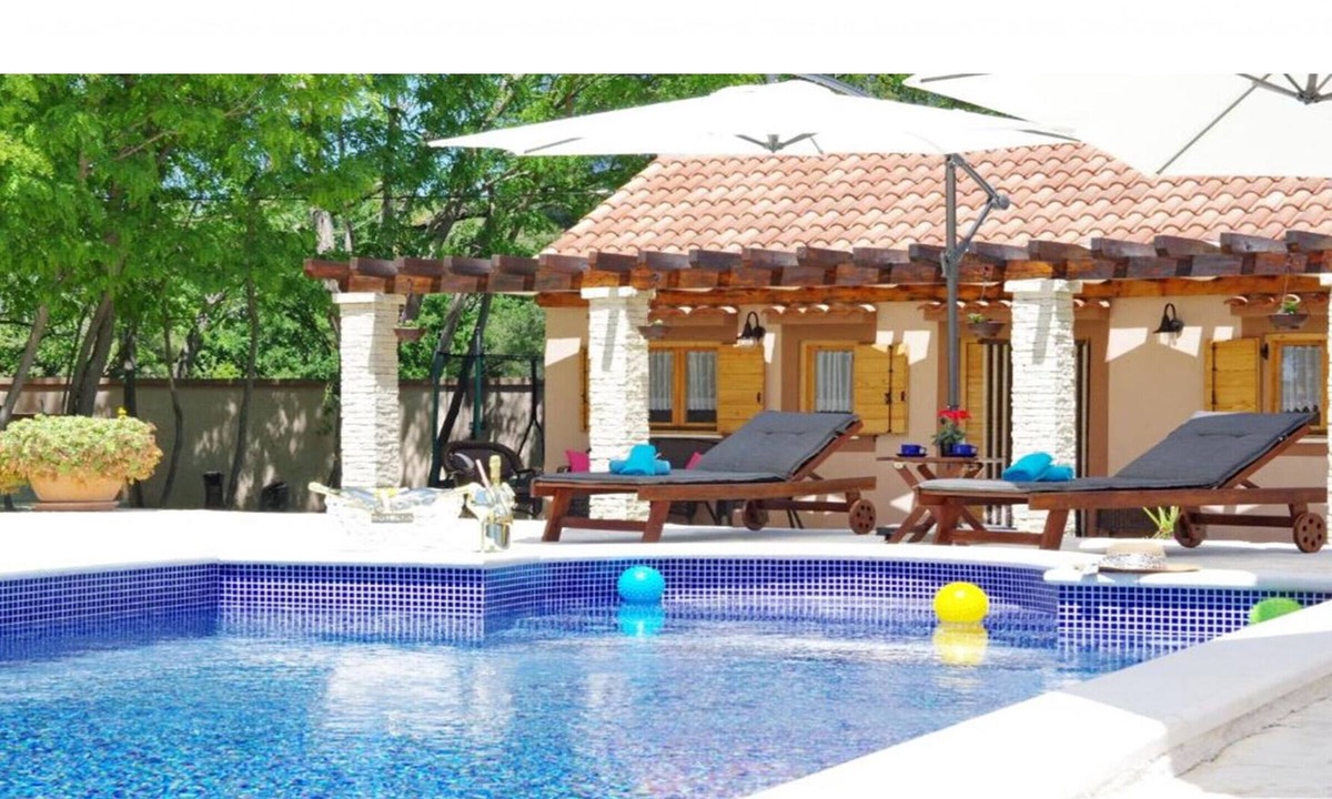Policnik Villa | Villa Idyll with pool in natural surrounding