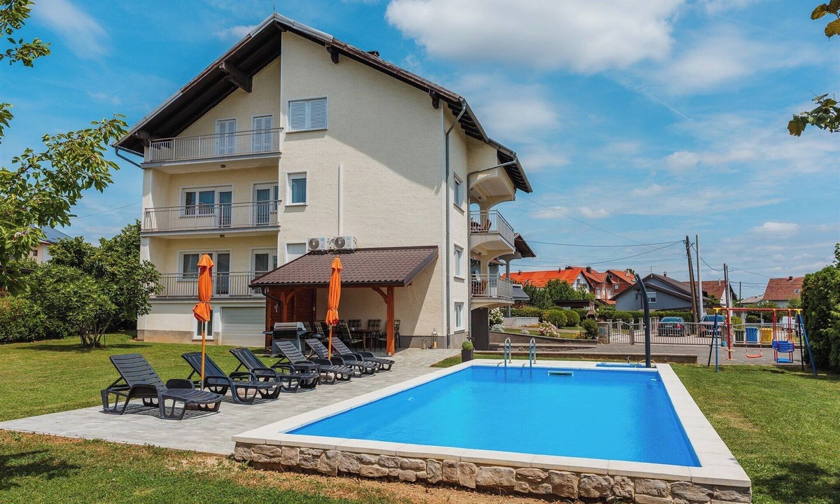 Dugo Selo House | Villa in Dugo Selo with jacuzzi, pool, barbecue, and entertainment amenities
